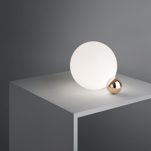Scopri tutta la collezione di lampade da tavolo Flos a prezzi ... Scopri tutta la collezione di lampade da tavolo Flos a prezzi ...