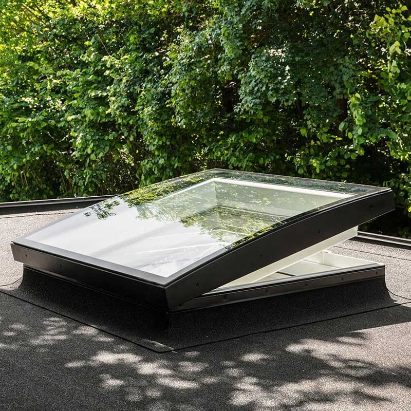 Finestre Velux per tetti piani con vetro curvo